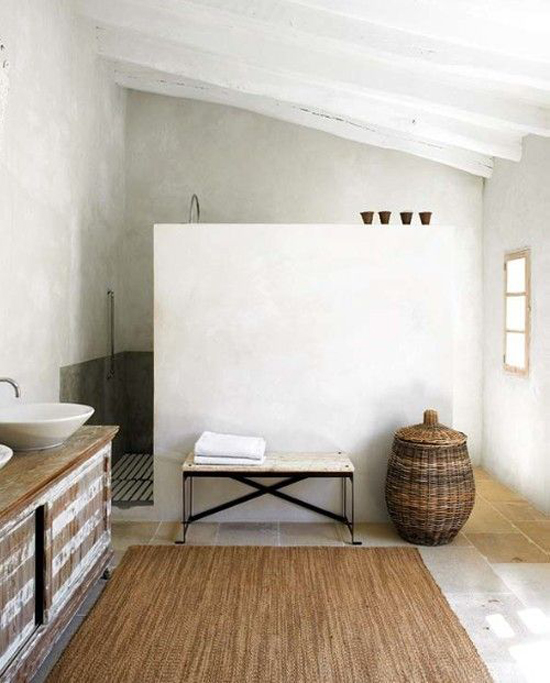 Een Prachtige Badkamer Met Gestucte En Geverfde Muren