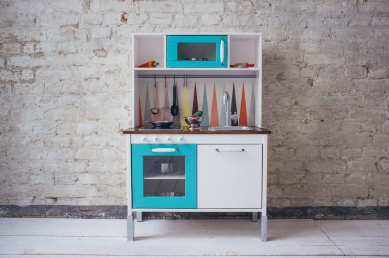 IKEA Duktig speelgoedkeuken hacks verven color blocking ikea duktig speelgoedkeukentje hacks