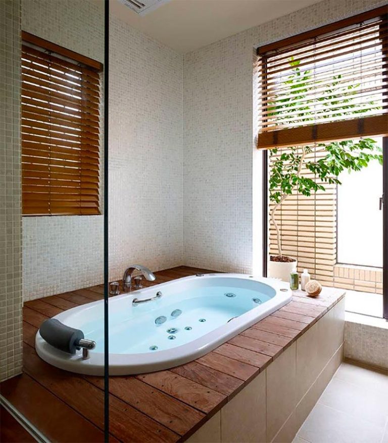 badkamer met jacuzzi inspiratie