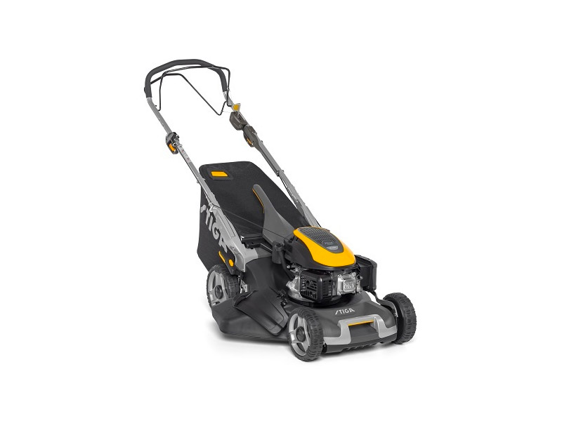 De STIGA Twinclip 950 V benzine grasmaaier met achterwielaandrijving heeft een maaidek van 48 cm breed voor vier verschillende maaisystemen: grasopvang, zijuitworp, achteruitworp en mulching. Uitgerust met een 70 liter textiel opvangbak, deflector voor zijwaartse uitworp en mulchplug. De betrouwbare STIGA ST 200 OHV Autochoke benzinemotor levert 3,2 kW / 2900 tpm, terwijl het hybride chassis van staal en aluminium sterkte en duurzaamheid biedt. | Prijs: €999,00