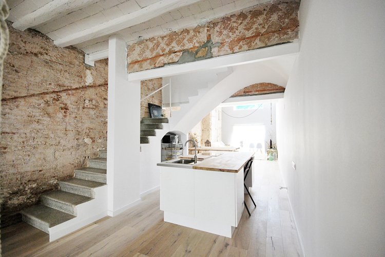 Deze woning is radiaal verbouwd met behoud van stoere originele details Deze woning is radiaal verbouwd met behoud van stoere originele details