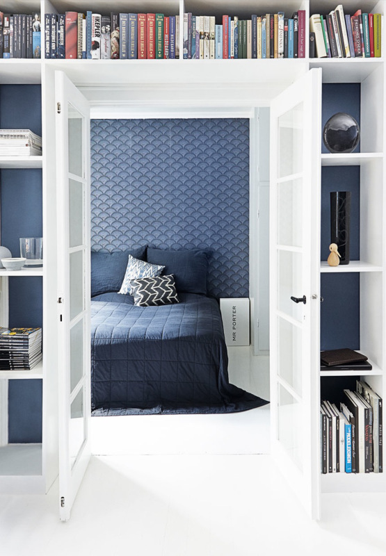 donkerblauw interieur behang