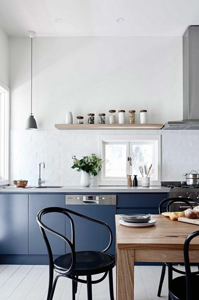 donkerblauw interieur keuken
