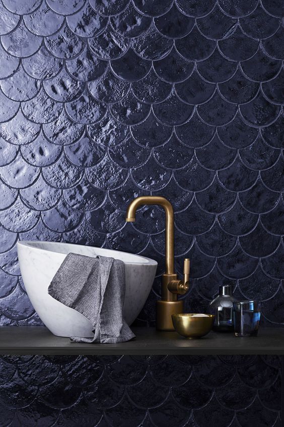 donkerblauw interieur tegels