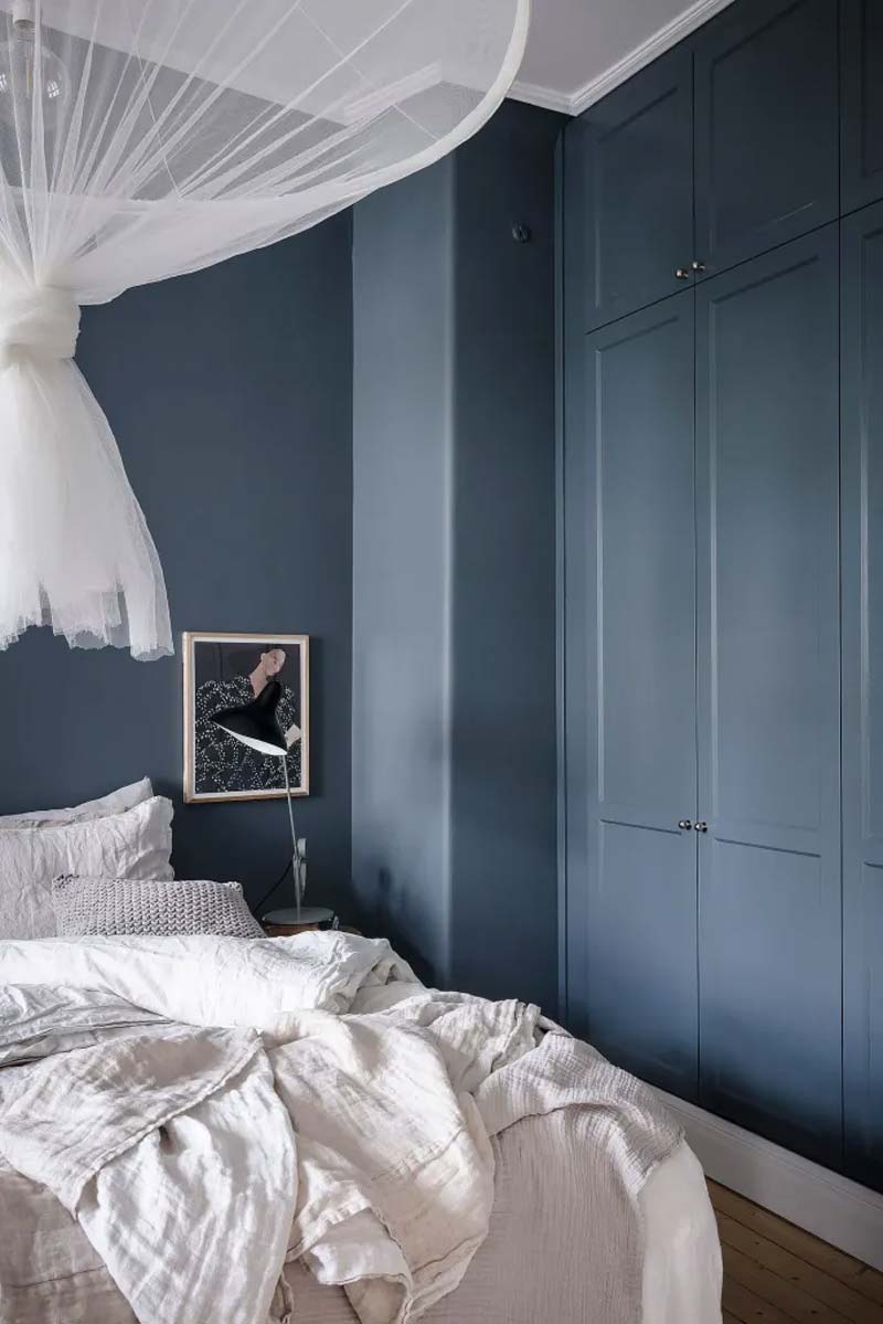 donkerblauwe kast