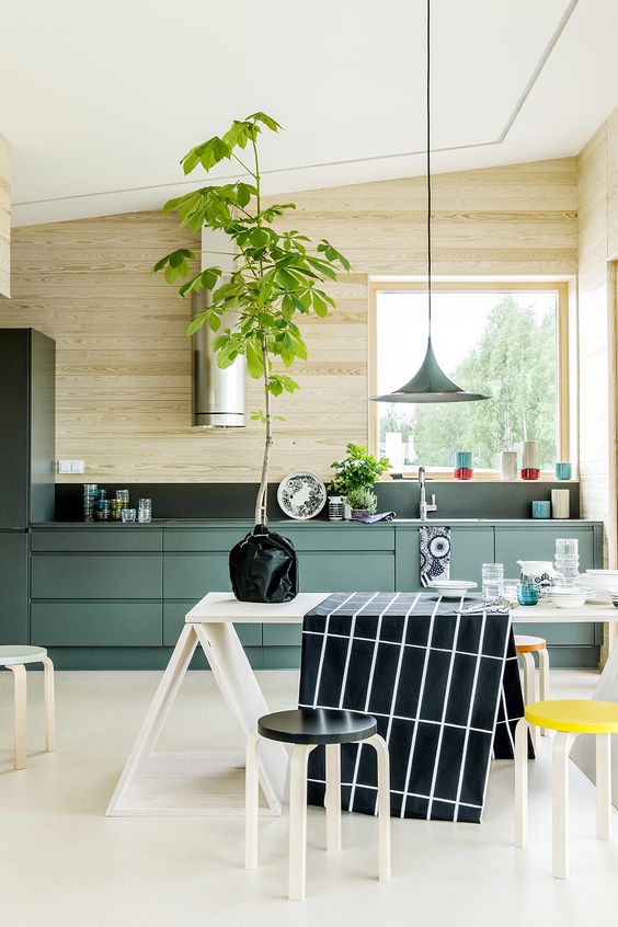 groene keukens met zwart en wit