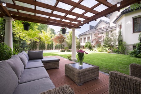 Heerlijk genieten van je tuin met een veranda