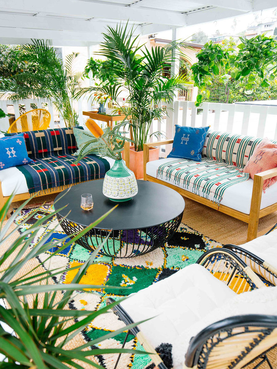 Het inspirerende bohemian terras in de tuin van Dabito Het inspirerende bohemian terras in de tuin van Dabito