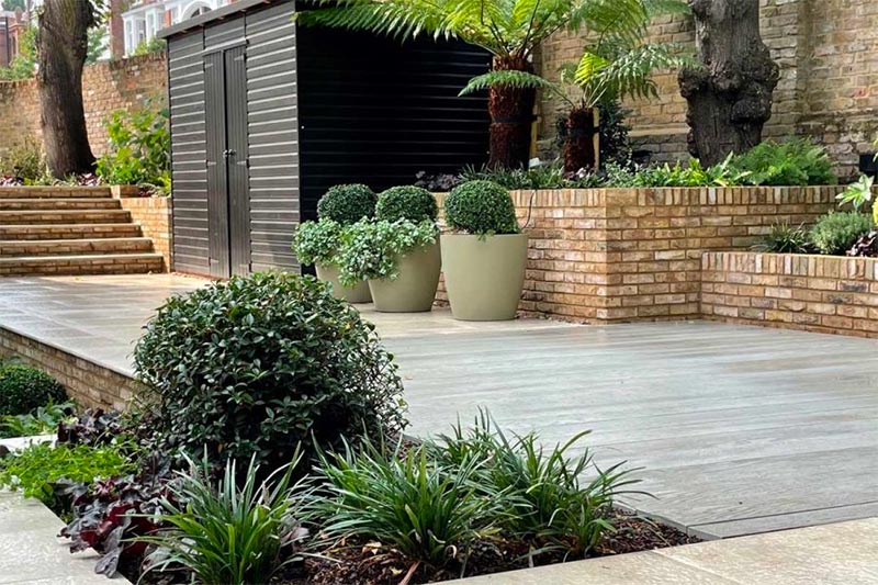 Het kan ook een leuk idee zijn om verschillende hoogtes te combineren in de tuin.