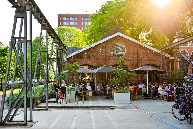 Lees op Barts Boekje onder andere over het restaurant De Houtloods. Lees op Barts Boekje onder andere over het restaurant De Houtloods.