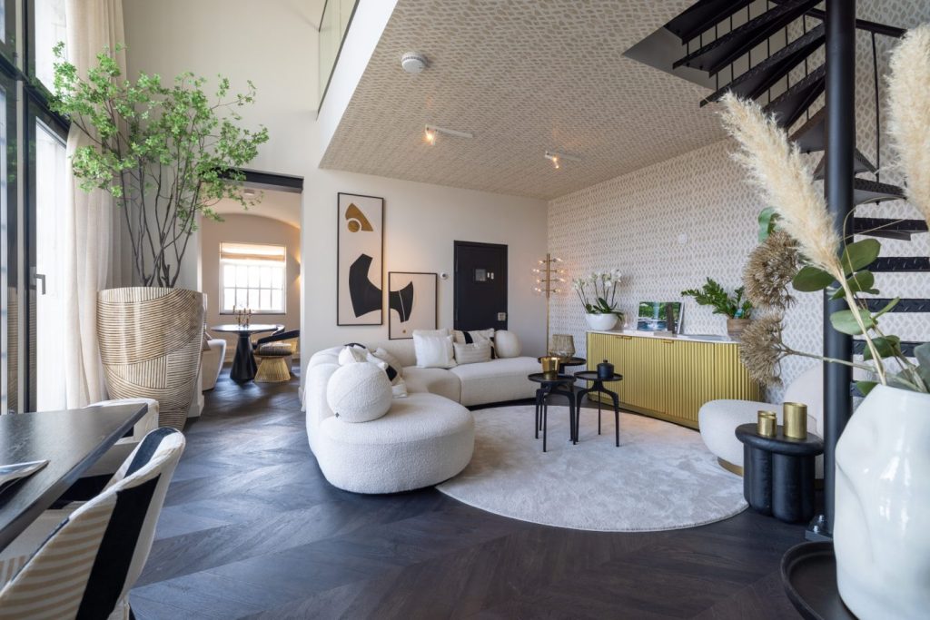 Het Hongaarse punt patroon kan ook heel chic zijn in de woonkamer.
