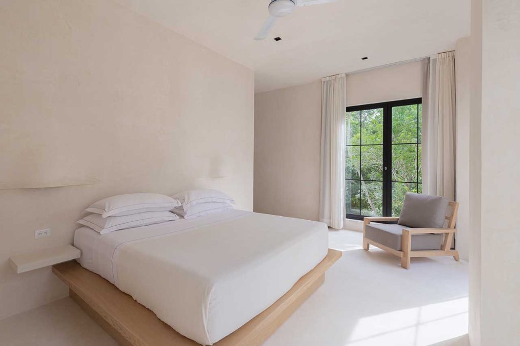 luxe sereniteit villa tulum mexico microcement slaapkamer houten bed