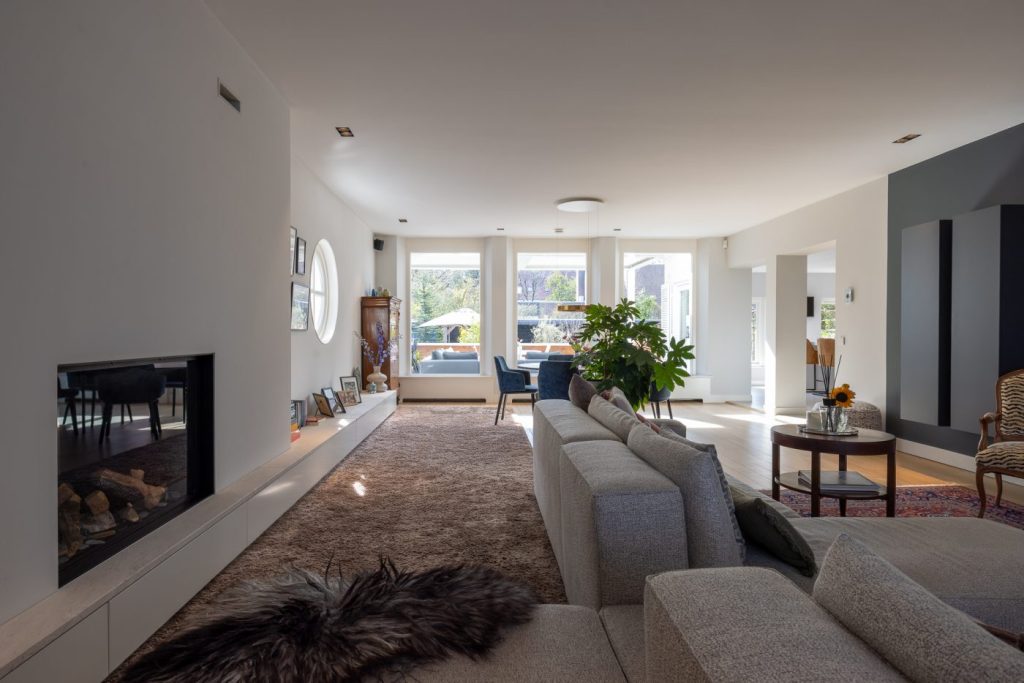 modern inbouwhaard woonkamer