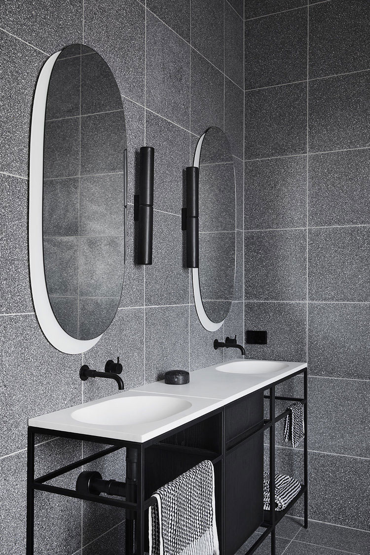 Moderne monochrome badkamer Moderne monochrome badkamer