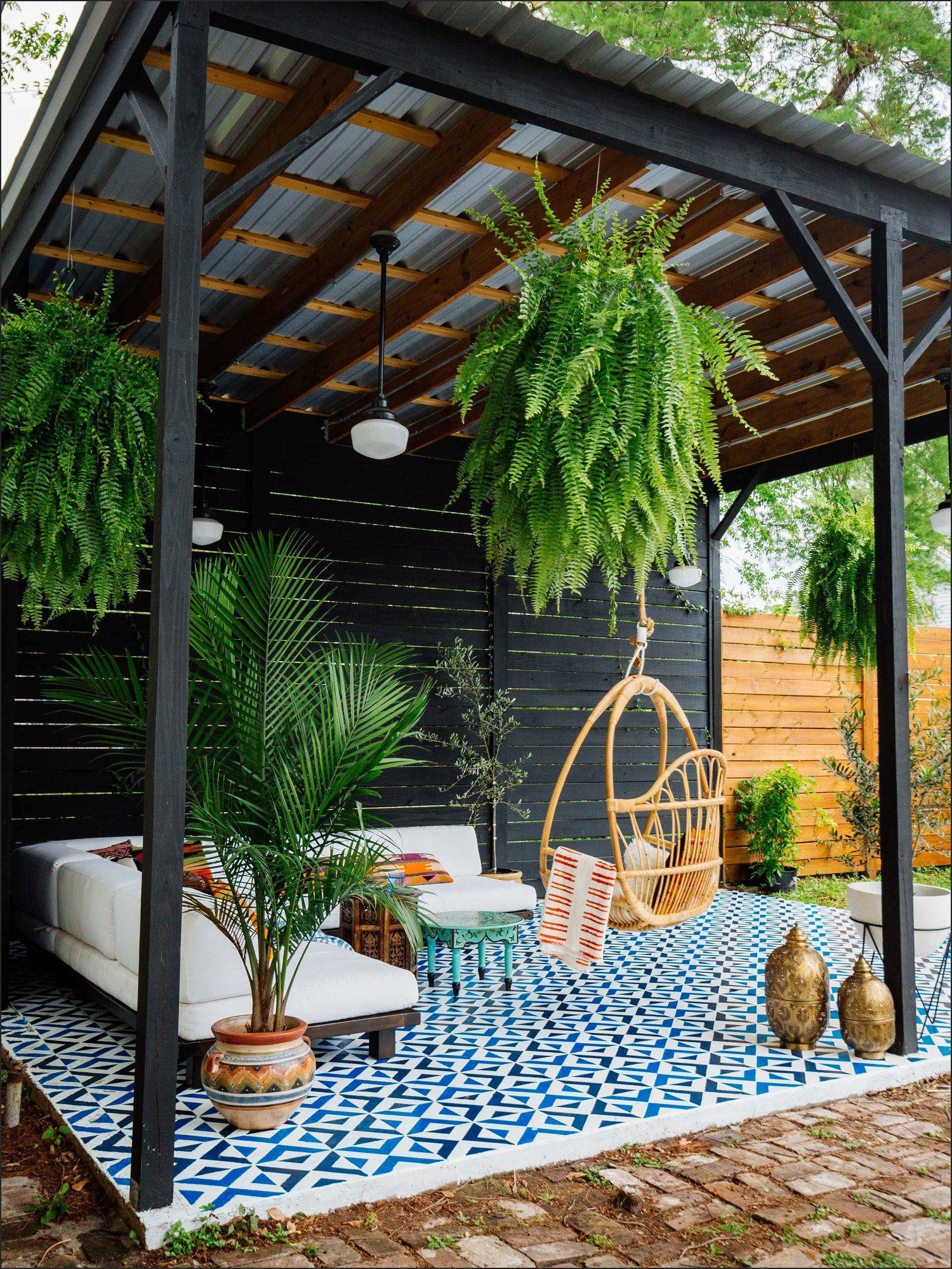 Overdekte loungeplek in de tuin