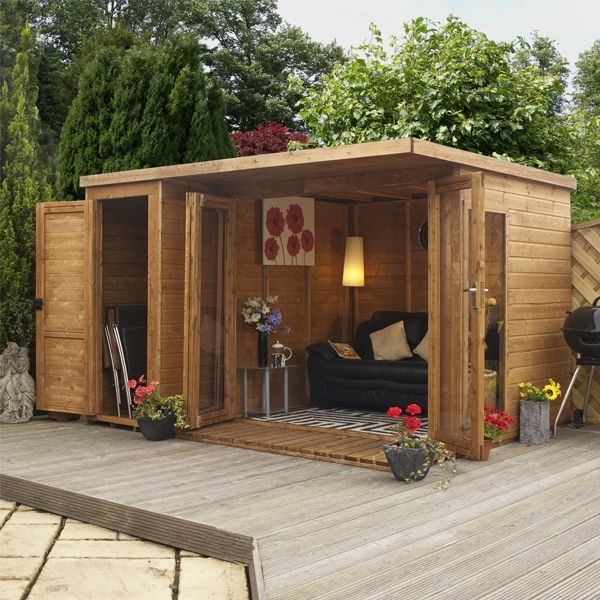 Overdekte loungeplek in de tuin Overdekte loungeplek in de tuin