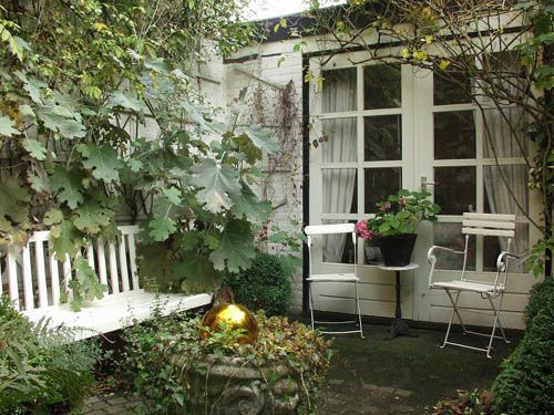 Romantische tuin hoekje