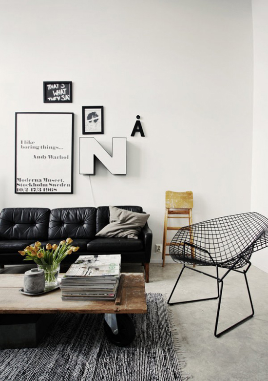 Een simpele woonkamer met grafische expressies