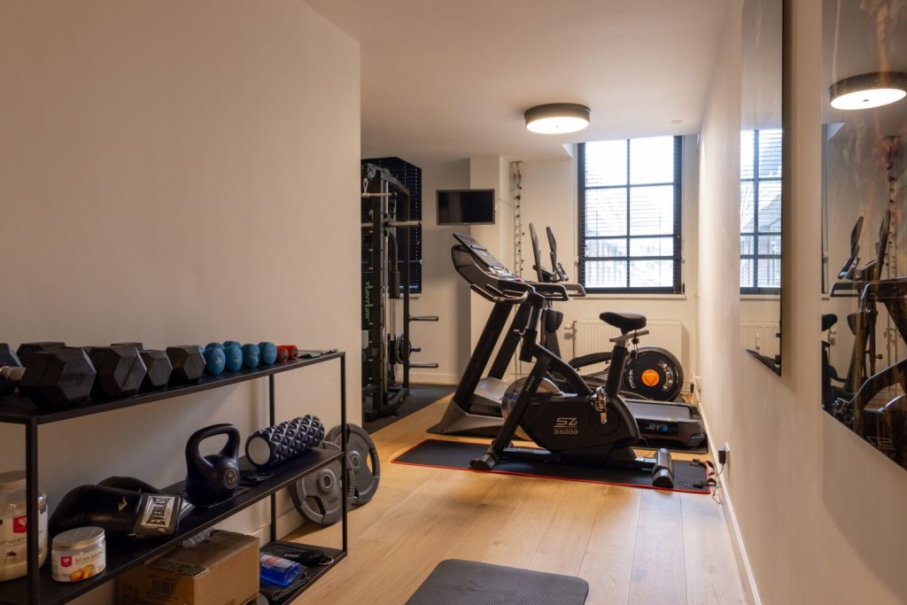 thuis sporten homegym kamer