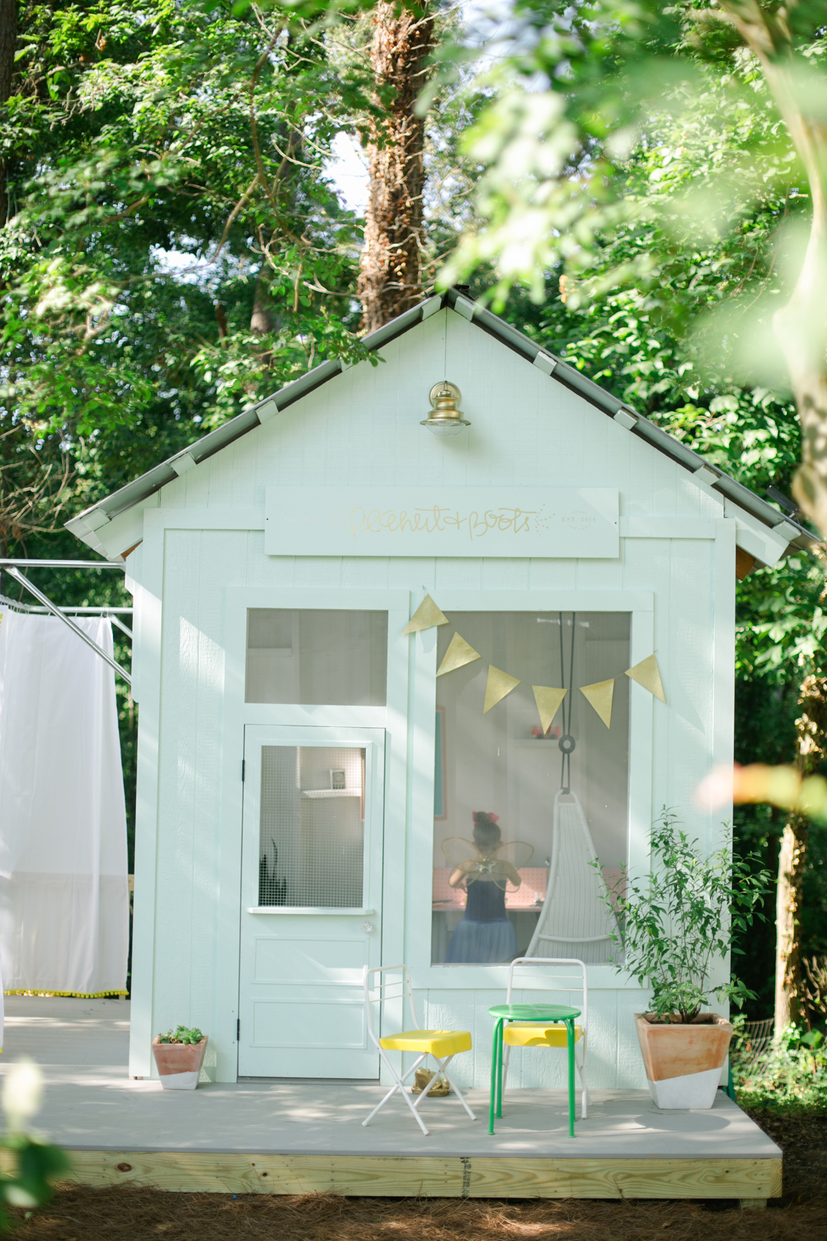 Van goedkoop tuinhuisje naar ideaal speelhuis in de tuin! Van goedkoop tuinhuisje naar ideaal speelhuis in de tuin!