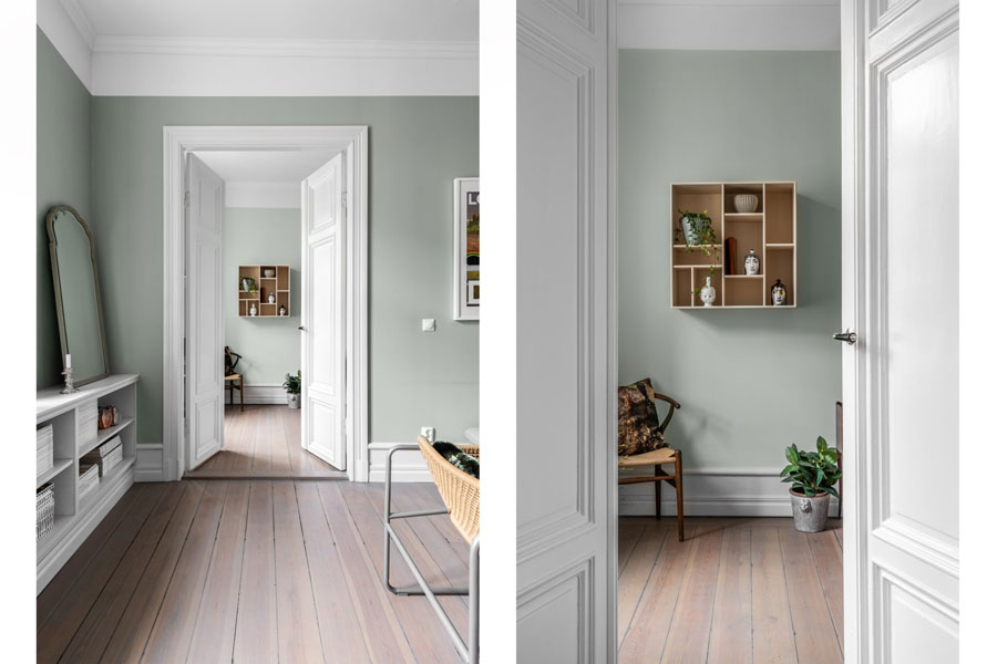 Woonkamer met olijfgroene muren in een klein appartement Woonkamer met olijfgroene muren in een klein appartement