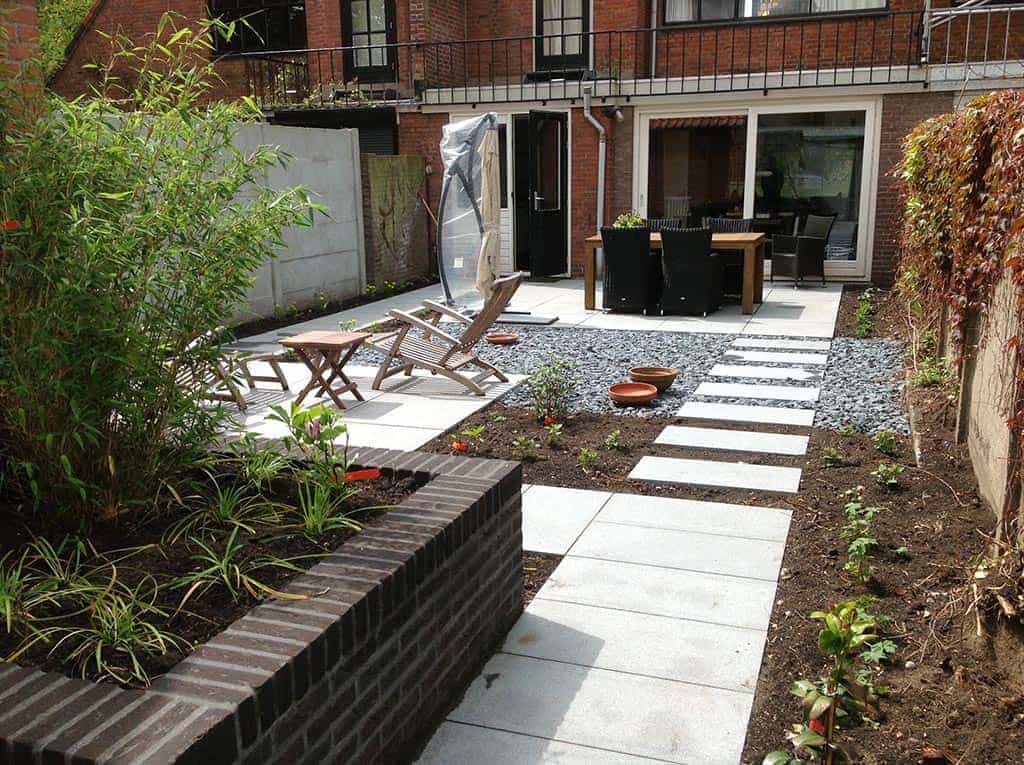 zwarte stenen plantenbak tuin